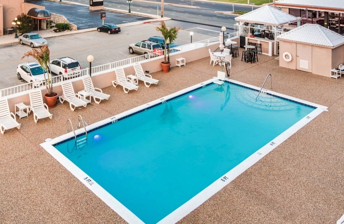 quality inn & suites oceanblock pool